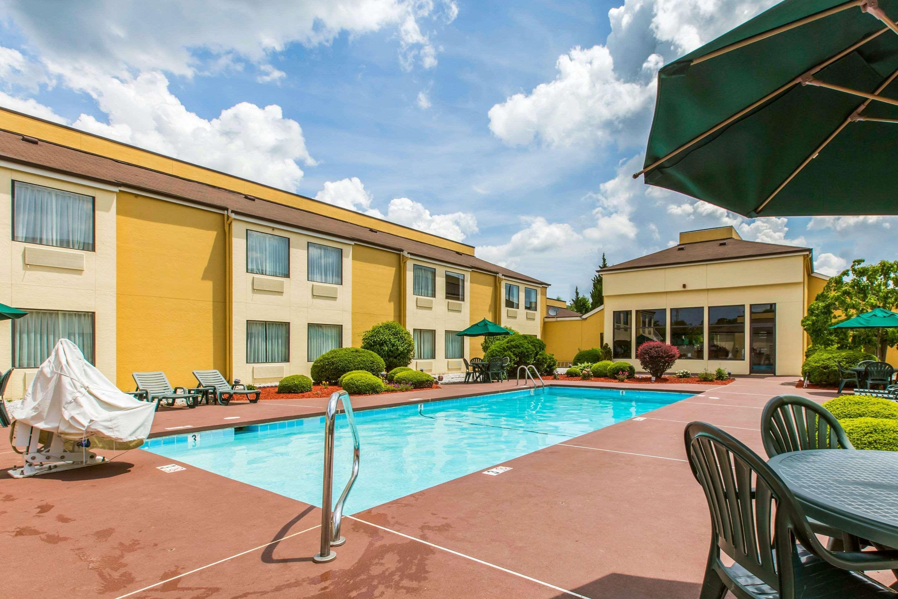 Quality Inn West Of Asheville Canton Exterior photo